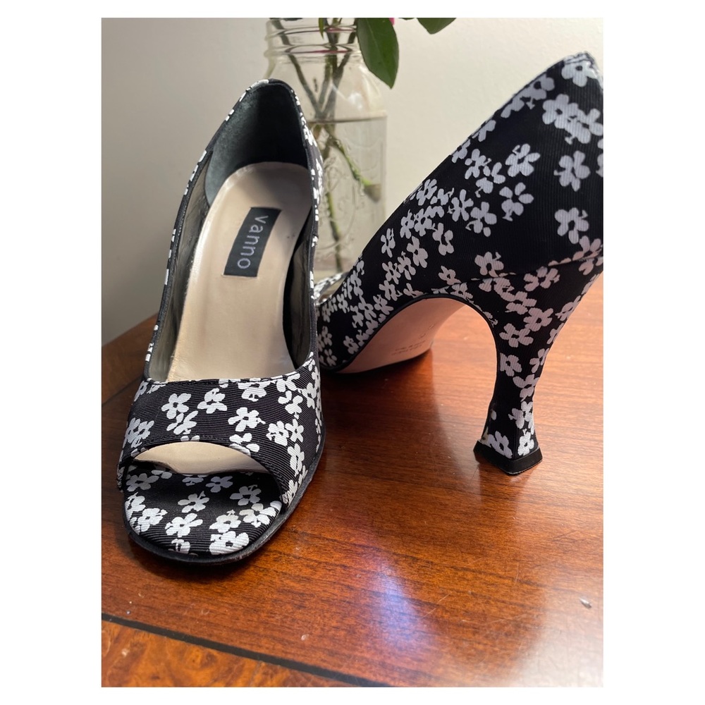 Vanno Black and White Floral Print Shoe